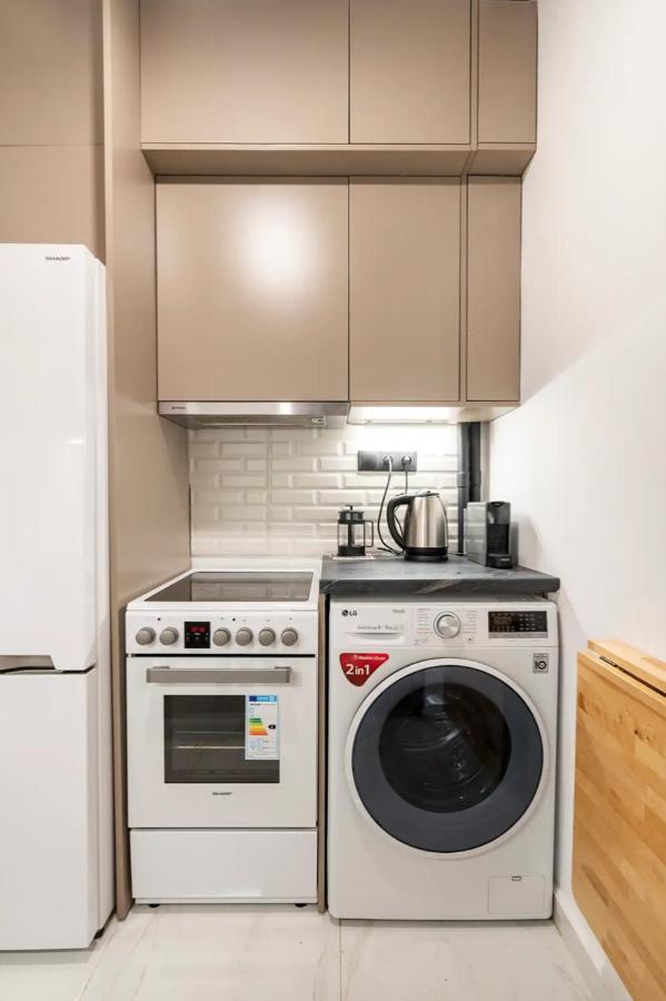 Cute Tiny Apartment In The Heart Of Flisvos เอเธนส์ ภายนอก รูปภาพ