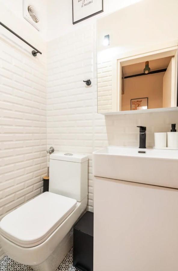 Cute Tiny Apartment In The Heart Of Flisvos เอเธนส์ ภายนอก รูปภาพ